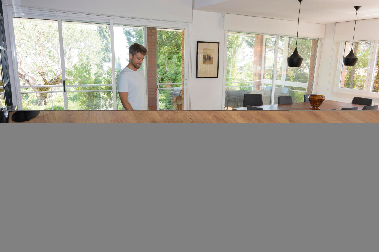 Mopa giratoria 360º que limpia, seca y pule en un solo paso